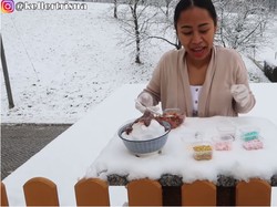 Wanita di Jerman Bikin Es Kepal Milo Pakai Salju, Apa Aman Dimakan?