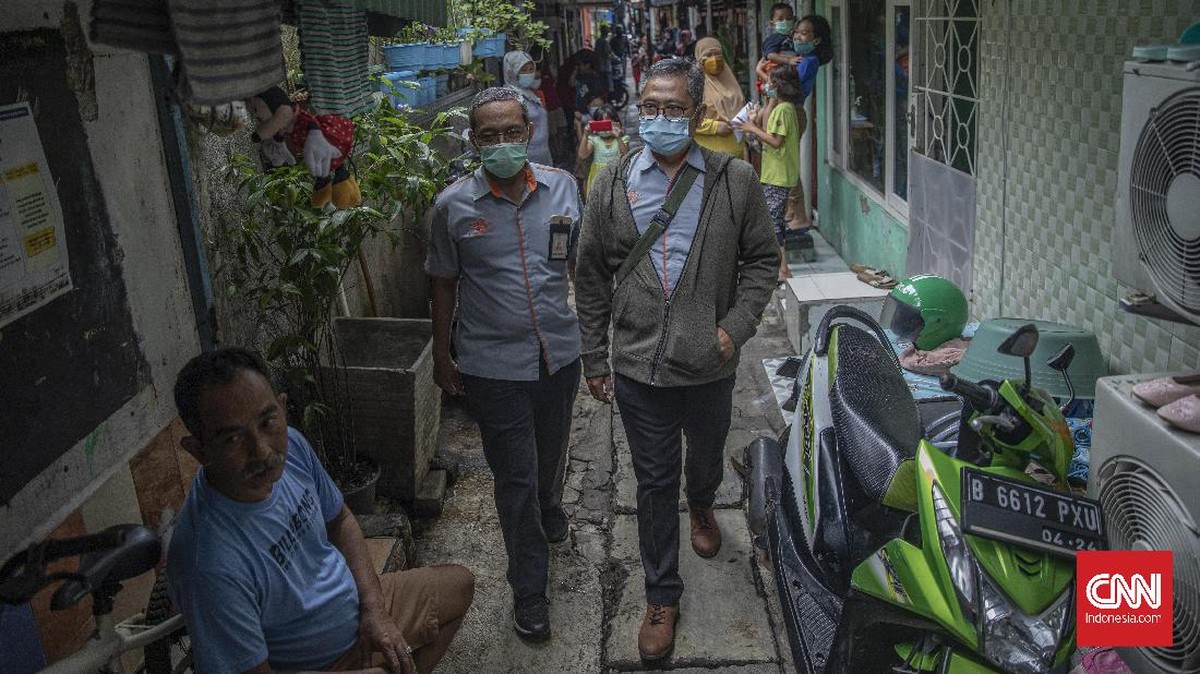 FOTO: Penyaluran Bansos Tunai via Pos Indonesia di Kenari
