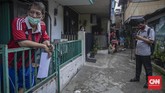 FOTO: Penyaluran Bansos Tunai via Pos Indonesia di Kenari Pos Indonesia mulai menyalurkan bansos tunai ke masyarakat yang mengalami tekanan ekonomi akibat corona, salah satunya di Kenari, Jakpus. Berikut gambarannya.