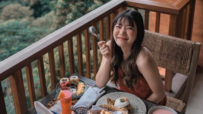 Potret Keseruan Liburan Michimomo Bareng Suami di Bali