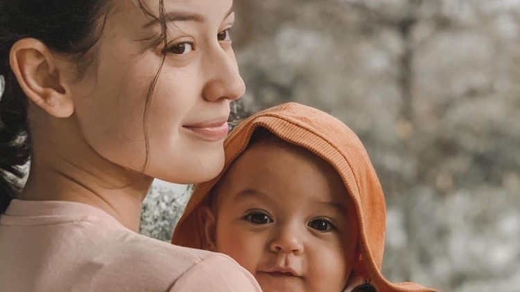 Kimberly Ryder dan putranya, Rayden