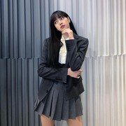 Pesona Lisa Blackpink dengan Busana Warna Hitam