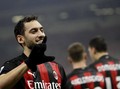Dua Bintang Milan Calhanoglu dan Hernandez Positif Covid-19