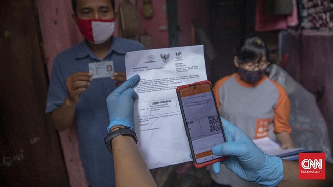 Pemerintah mengalokasikan dan mengucurkan APBN yang diperuntukkan kepada masyarakat sebagai stimulus sekaligus penguatan program perlindungan sosial.