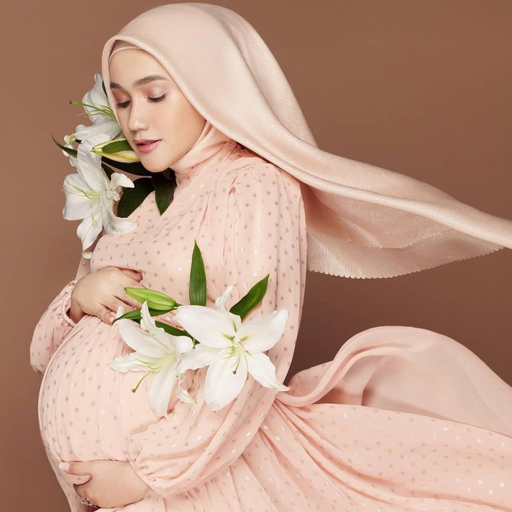 <p>Hingga akhirnya, Dini dan Hafiz bercerai pada 2018, Bunda. Sementara itu, Tasha mulai mengungkap hubungan dengan Hafiz lewat unggahan-unggahan di media sosial. (Foto: Instagram @astria_said)</p>