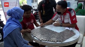VIDEO: Pasutri Beli Motor Dengan Sekarung Uang Koin