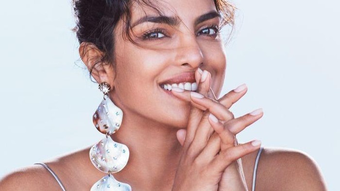 Cukup Nyentrik, Tren Perhiasan 2021 Ini Mungkin Gak Kamu Harapkan