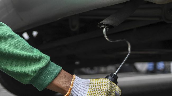 Biang Keladi Polusi Udara Jakarta: Sektor Transportasi Menurut Dinas Lingkungan Hidup DKI Jakarta sektor transportasi, itu sebabnya kini kendaraan penumpang mesti diuji emisi ulang seperti kendaraan barang dan umum.