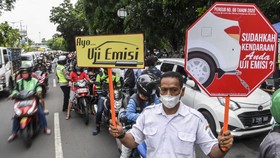 Tak Bisa Dibendung, Warga Antre Panjang Uji Emisi Gratis