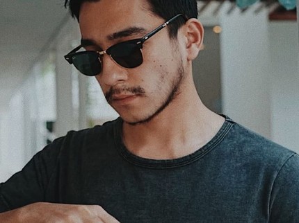 Diduga Settingan, Benarkah Deretan Artis Ini Nikah Demi Popularitas?