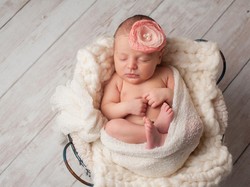 50 Nama Bayi Perempuan Artinya Beruntung dan Pembawa Rezeki