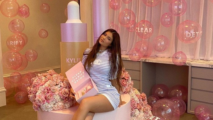 Bisnis Hand Sanitizer, Kylie Jenner Malah Dinyinyirin