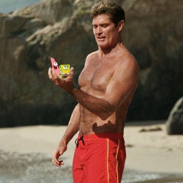 David Hasselhoff Lelang Patung Raksasa Big Dave dari Film SpongeBob