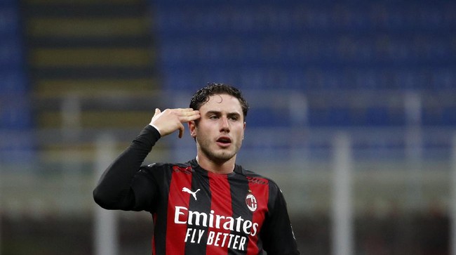 AC Milan kalah dalam duel lawan Juventus namun masih bisa bersyukur lantaran posisi puncak klasemen tetap mereka genggam.
