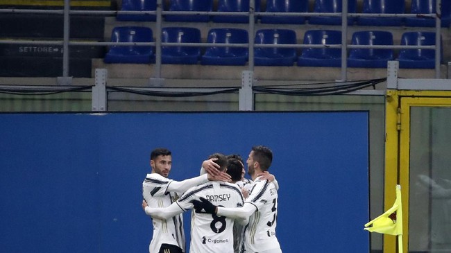 Dibekuk Juventus, AC Milan mengalami kekalahan pertama di Liga Italia. Kendati demikian peluang menjadi juara tetap terbuka bagi Rossoneri.