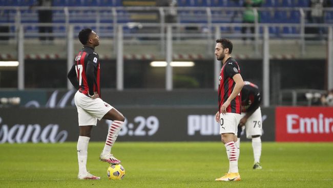 Gara-gara Gol Hantu Muntari, Milan Terpuruk di Serie A Legenda AC Milan Antonio Nocerino menyebut eks klubnya terpuruk di Liga Italia gara-gara 'gol hantu' Sulley Muntari saat melawan Juventus.