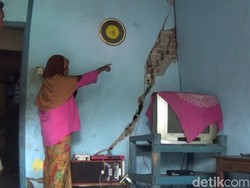 Tanah Gerak di Banjarnegara, Tembok-Lantai Rumah Warga Retak