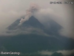 Gunung Merapi Kembali Muntahkan Awan Panas, Jarak Luncur 300 Meter
