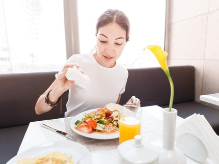 Ibu Menyusui Tidak Boleh Makan Pedas, Mitos atau Fakta?