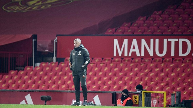Kekalahan telak dari Liverpool merembet pada kursi pelatih yang kini dihuni Ole Gunnar Solskjaer dan memunculkan nama Antonio Conte.