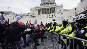 Washington D.C. Lockdown Akibat Bentrokan Pendukung Trump