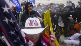 Trump Bela Pendukung yang Serbu dan Rusak Gedung Capitol