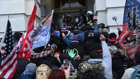 Kepala Polisi Capitol Mundur Usai Kerusuhan Pendukung Trump