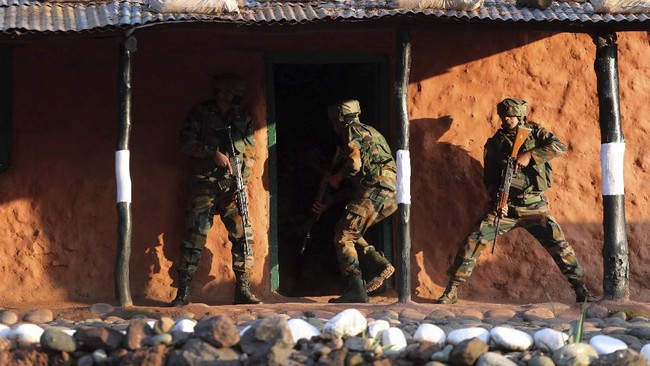 Pasukan keamanan India memperketat operasi di Negara Bagian Chhattisgarh setelah 22 tentara tewas saat bentrok dengan pemberontak Maois.