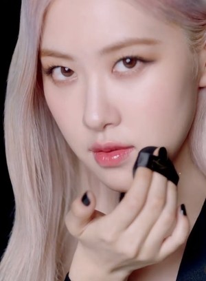 Rose Blackpink Jadi Brand Ambassador Terbaru Saint Laurent