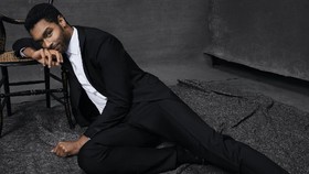 Sukses Bridgerton, Rege-Jean Page Main Film bareng Chris Pine