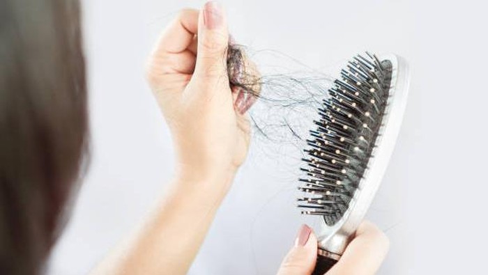 Rekomendasi Hair Care untuk Rambut Rontok yang Bisa Kamu Dapatkan di Minimarket!