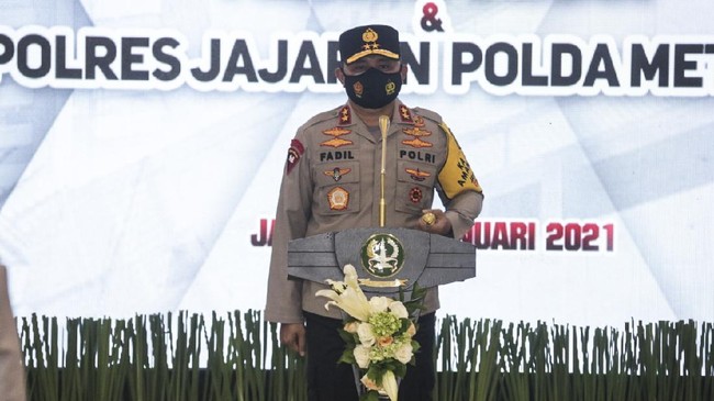Kapolda Metro Jaya Irjen Fadil Imran menyatakan akan menindak tegas anggota Polantas yang meminta sekarung bawang saat menilang sopir truk.