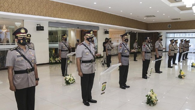 Kapolres Baubau, AKBP EP dinonaktifkan dari jabatannya menyusul dugaan isu perselingkuhan antara istri kapolres dengan Kasat Lantas Polres Bau-bau Iptu J.