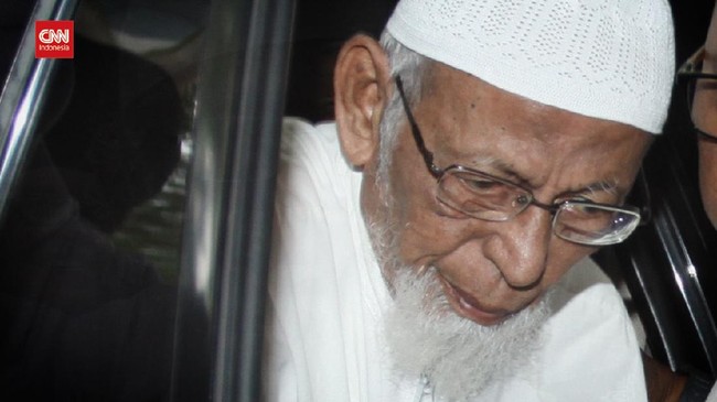 Putra Ba'asyir mengatakan pertemuan itu hanya berlangsung sekitar satu dan dua jam. Keduanya bercerita pengalaman di penjara.