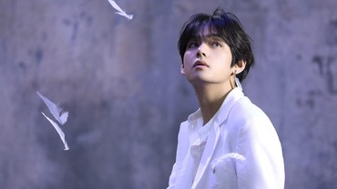 img-title Punya Banyak Bekas Jerawat di Wajah, V BTS Bangga & Percaya Diri