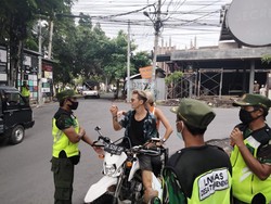 Cerita Satpol PP di Bali soal WNA Remehkan Prokes COVID-19