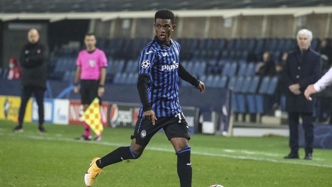 Amad Diallo Resmi Jadi Pemain Man Utd Pemain muda asal Pantai Gading Amad Diallo resmi diperkenalkan sebagai pemain anyar Manchester United pada Kamis (14/1) dini hari WIB.