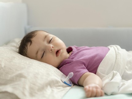 Coba 5 Trik Metode Night Weaning agar Bayi Tak Lagi Terbangun di Malam Hari