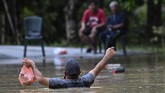 FOTO: Banjir Rendam 4 Daerah di Malaysia saat Pandemi Covid Hujan deras yang melanda Malaysia dalam beberapa hari terakhir merendam empat negara bagian: Johor, Pahang, Perak, Selangor, dan Terengganu.