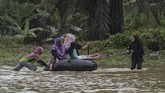 FOTO: Banjir Rendam 4 Daerah di Malaysia saat Pandemi Covid Hujan deras yang melanda Malaysia dalam beberapa hari terakhir merendam empat negara bagian: Johor, Pahang, Perak, Selangor, dan Terengganu.