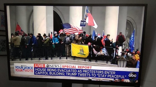 Kedutaan Besar RI untuk AS buka suara terkait informasi di medsos bahwa Bendera Merah Putih berkibar saat kerusuhan di Capitol Hill, Washington D.C