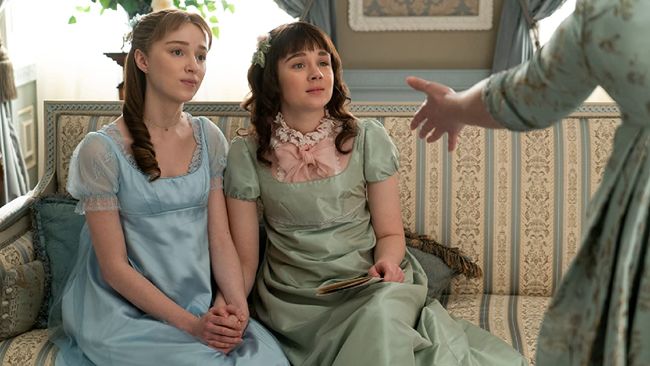 Bridgerton berhasil masuk 12 nominasi Emmy 2021, seperti Drama Terbaik, Aktor Utama dalam Drama Serial, Kostum Terbaik. 