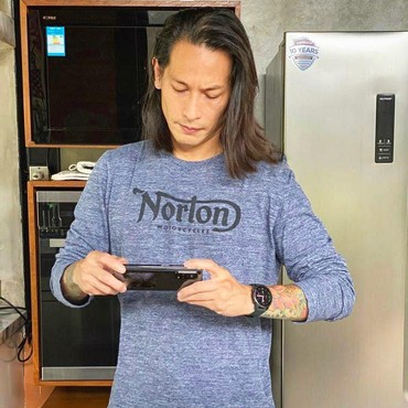 Chef Juna Main Kuda-kudaan, Netizen: Tampang Garang Hati Hello Kitty