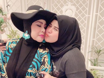 Yalangoch Alina Chelpanova Sutli jinsiy aloqa bilan mushuk