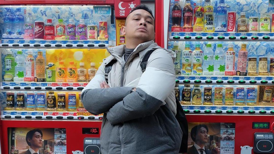 Gaya Gilang Dirga Saat Masak hingga Tiru Salt Bae Gaya Gilang Dirga Saat Masak hingga Tiru Salt Bae