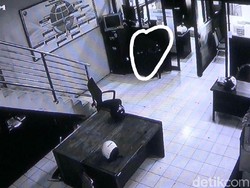 Ini Sosok Astral yang Gerakkan Helm di Kantor Dishub Kota Probolinggo