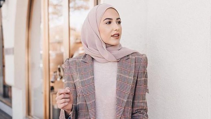 Inspirasi Outfit Office Look 2021 untuk Para Hijabers, Fresh dan Stunning Inspirasi Outfit Office Look 2021 untuk Para Hijabers, Fresh dan Stunning