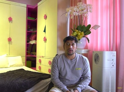 Bukan HP, Irfan Hakim Pakai Alat Ini Buat Ngobrol dengan Anak saat Isoman