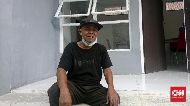 Tunawisma bernama Kastubi jadi perbincangan publik lantaran dituding netizen terlibat dalam agenda pencitraan Mensos Tri Rismaharini.