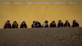 NYALANG: Jejak-jejak Kecil Harapan Foto-foto unik pilihan CNNIndonesia.com dari pelbagai penjuru dunia, mulai dari China hingga Kolombia..